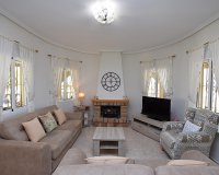 Buy villa with 3 bedrooms in San Miguel de Salinas and close to the beach. ID 4078