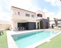 Buy villa with 3 bedrooms in San Miguel de Salinas and close to the beach. ID 6226