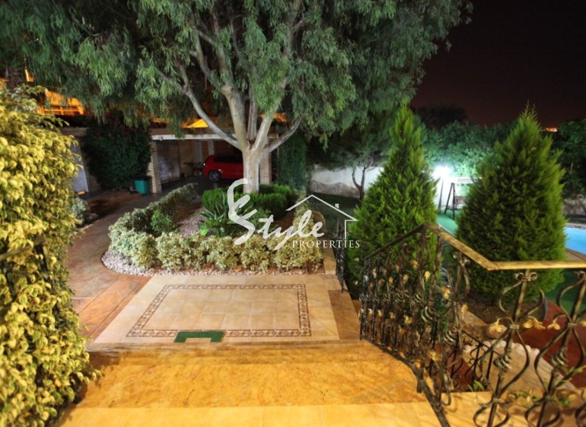 Buy villa with plot and private pool in Ciudad Quesada close to the sea. ID 4316 