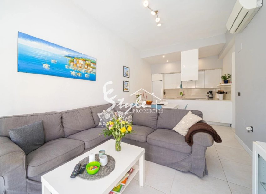 Buy Villa with pool in Costa Blanca close to sea in Lomas de Cabo Roig, Orihuela Costa. ID: 6307