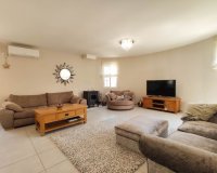 Buy villa with pool in Playa Flamenca, near the sea and close to the beaches of Orihuela Costa. ID: 4564