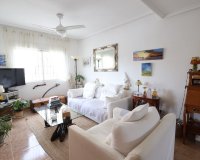 Buy villa with pool in Playa Flamenca, near the sea and close to the beaches of Orihuela Costa. ID: 6283