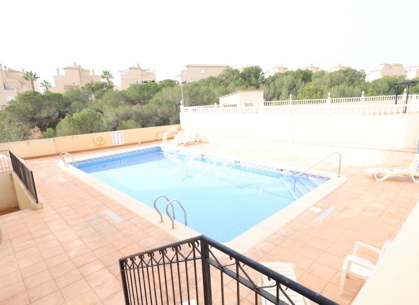 Buy villa with pool in Playa Flamenca, near the sea and close to the beaches of Orihuela Costa. ID: 6283