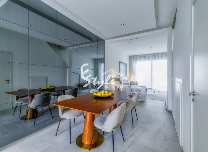 Casas adosadas de obra nueva en Pilar de La Horadada, Costa Blanca, España. ON1483_2