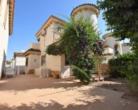 Chalet semi-adosado de 3 dormitorios en venta cerca del campo de golf en Las Filipinas, Villamartin