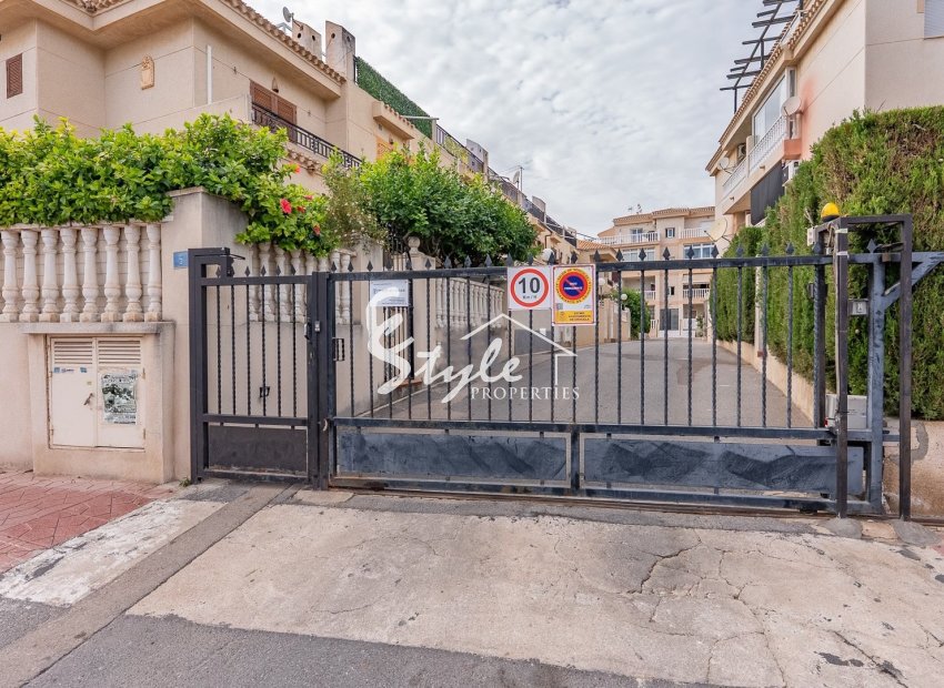 Charming renovated townhouse for sale with sea views in Playa Flamenca, Costa Blanca, Spain. ID2750