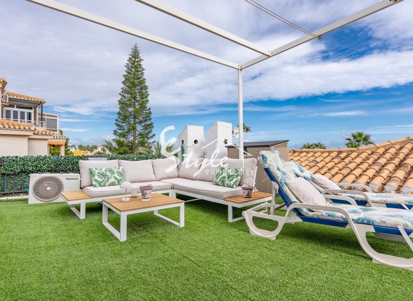 Charming renovated townhouse for sale with sea views in Playa Flamenca, Costa Blanca, Spain. ID2750