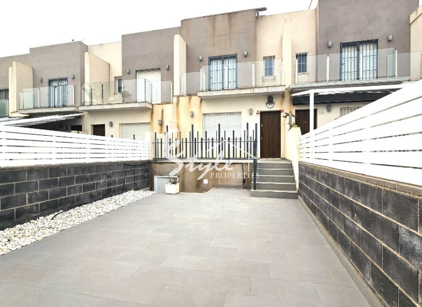 Comprar adosado con jardín y piscina en Aguas Nuevas, Torrevieja. ID 6300