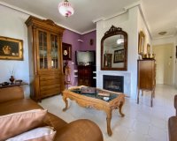 Comprar adosado con jardín y piscina en Los Frutales, Torrevieja, a 200 m de la playa. ID 6141