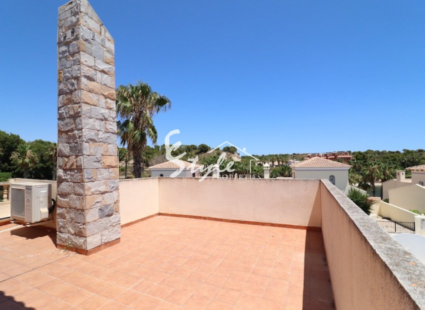Comprar amplia villa con piscina en Las Ramblas al lado del mar. ID 4869