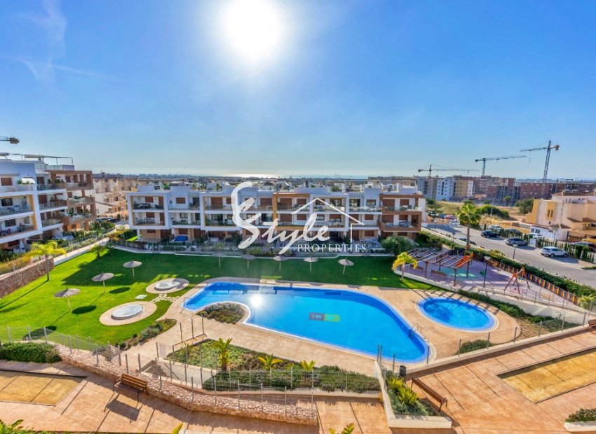 Comprar apartamento planta baja con grande terraza en Villamartin cerca del golf. ID 6163
