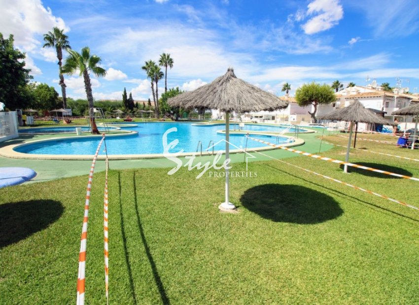 Comprar bungalow al lado de la Lago Jardin,Torrevieja. ID 4290