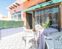 Comprar bungalow con piscina y cerca del mar en Playa Flamenca, Orihuela Costa. ID: 4018