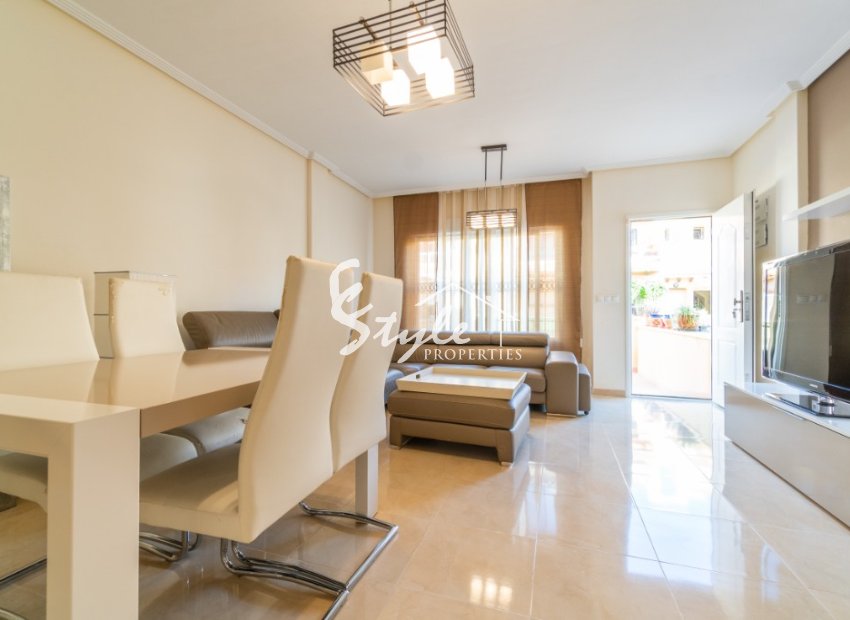 Comprar casa adosada con 3D con piscina y cerca del mar en Playa Flamenca, Orihuela Costa. ID: 4232