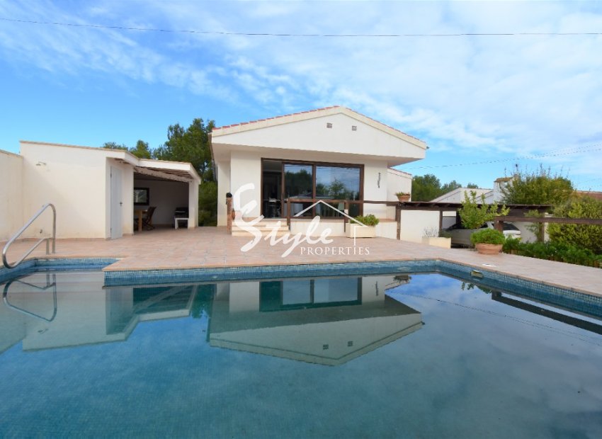 Comprar casa independiente con piscina en Pinar de Campoverde, Costa Blanca, España. ID 4275
