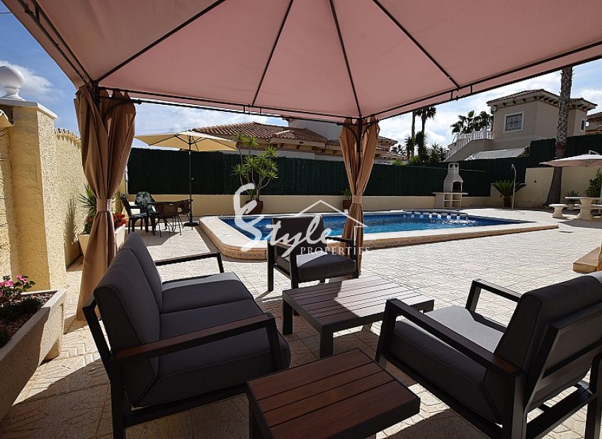 Comprar casa Villa de 3 dormitorios en San Miguel de Salinas al lado del mar. ID 4078