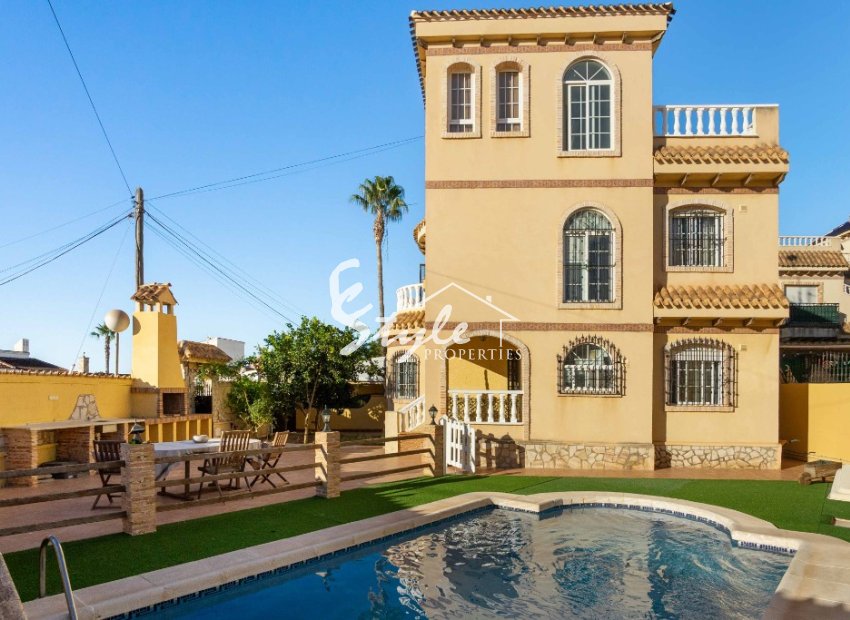 Comprar Chalet 5D en La Florida al lado del mar. ID 6155