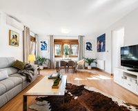 Comprar chalet independiente con bonitas zonas ajardinadas y piscina en Los Balcones, Torrevieja. ID 4254