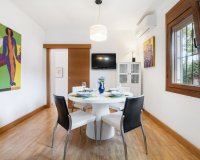 Comprar chalet independiente con bonitas zonas ajardinadas y piscina en Los Balcones, Torrevieja. ID 4254