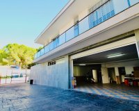 Comprar chalet independiente con bonitas zonas ajardinadas y piscina en Los Balcones, Torrevieja. ID 4947