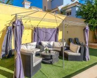 Comprar chalet independiente con piscinas y zonas ajardinadas en Villamartín cerca de campos de golf. ID 6302