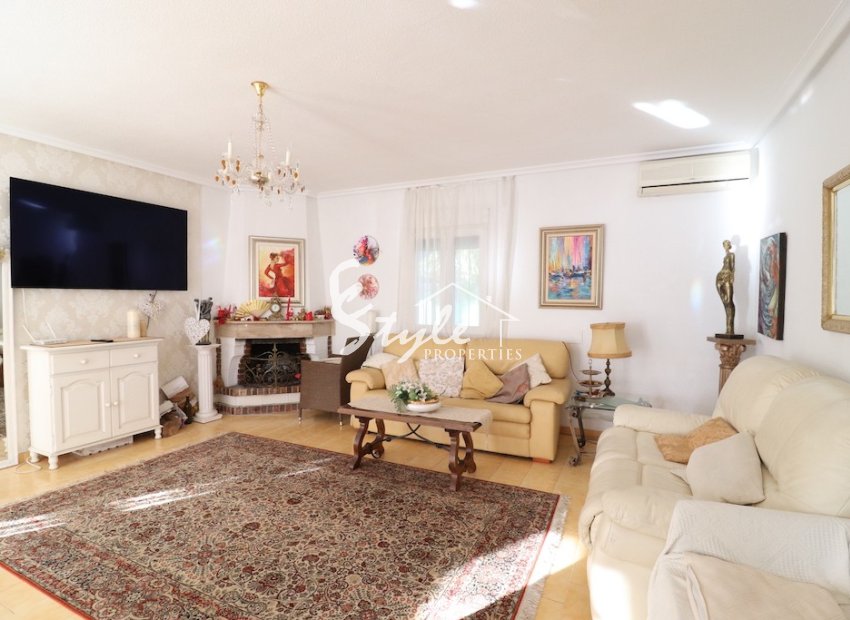 Comprar Chalet independiente en La Zenia, cerca de las playas de Orihuela Costa. ID: 6127