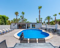Comprar finca rustica con piscinas y zonas ajardinadas en Catral, Costa Blanca. ID 4924