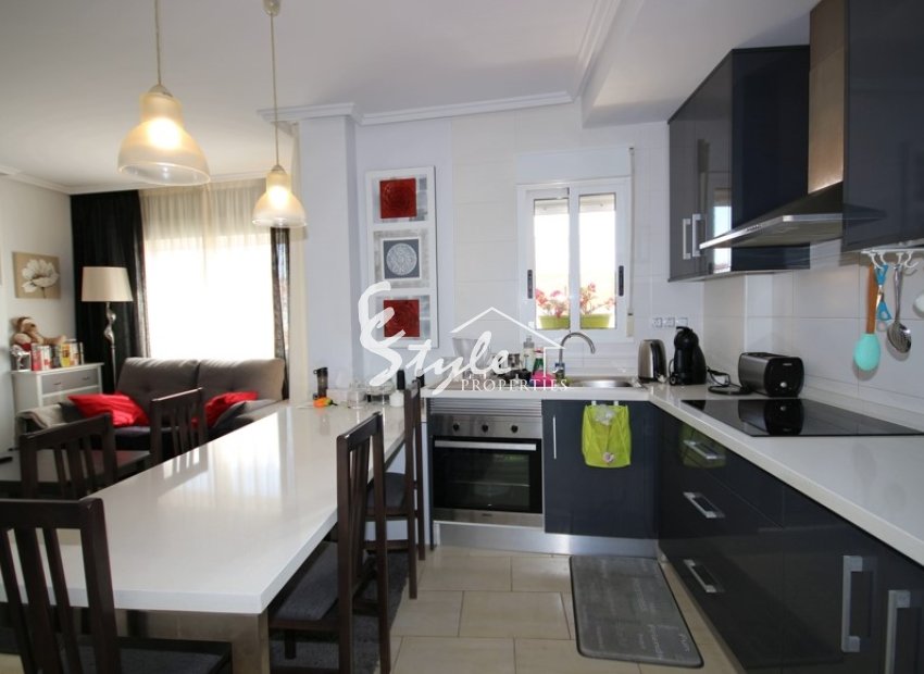 Comprar piso en la playa cerca del mar en Torrevieja, Playa de los Locos. ID 4888