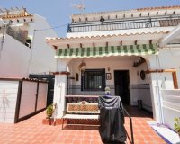 Comprar townhouse con piscina privada cerca del mar y playa en Torrevieja. ID 4509