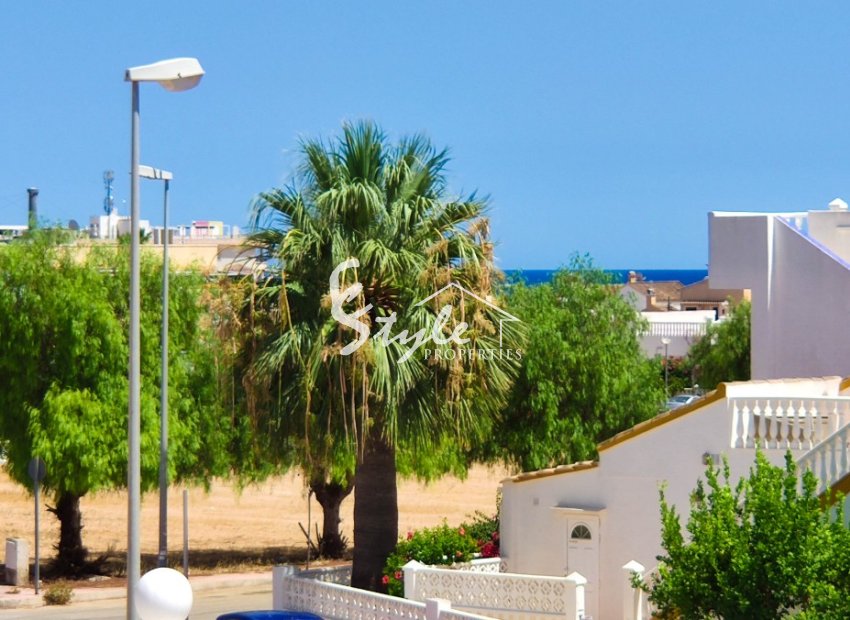 Comprar villa con piscina en Playa Flamenca, cerca del mar y las playas de Orihuela Costa. ID: 4564