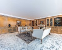 Comprar villa de lujo con bonitas zonas ajardinadas y piscina en San Juan Playa, Alicante. ID 6316