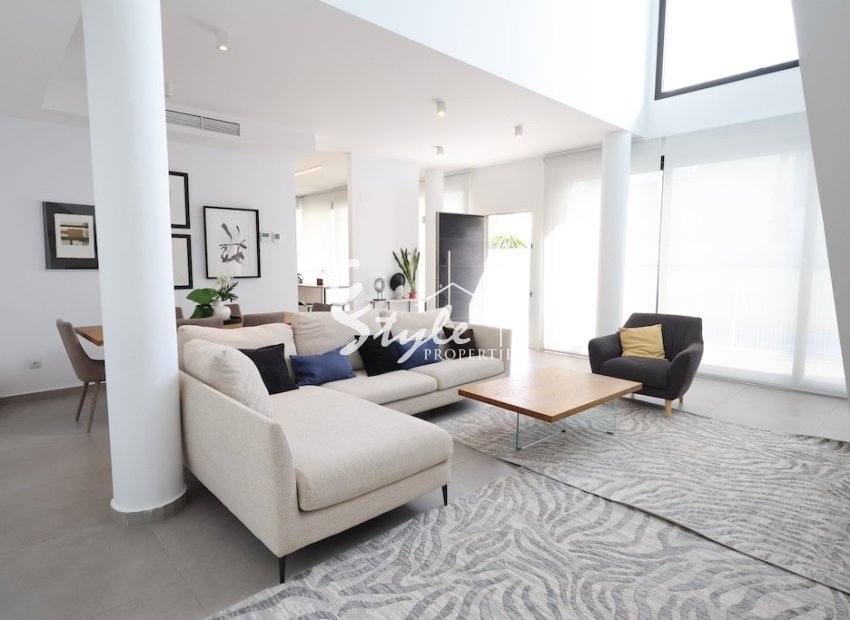 Comprar villa en Ciudad Quesada cerca del mar. ID 6301