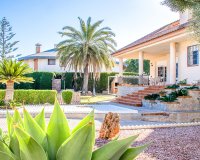 Comprar villa en Mil Palmeras al lado del mar. ID 4449