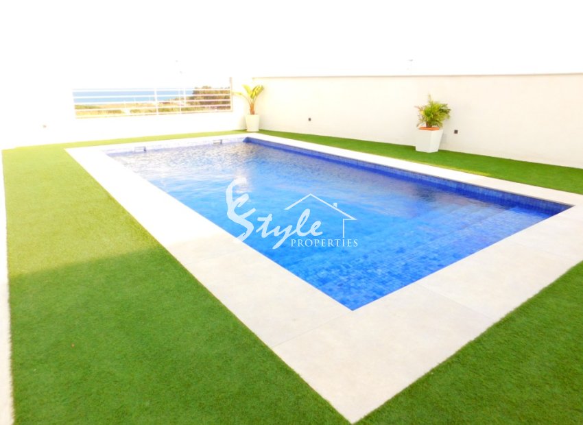 Comprar villa muy cerca de la playa con vistas al mar en Guardamar del Segura, Costa Blanca. ID 4114