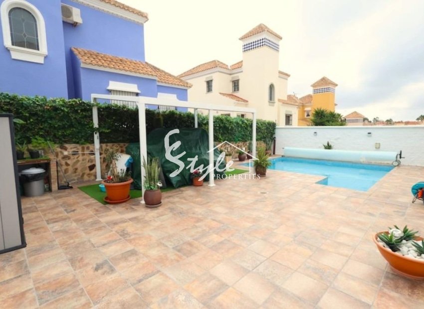 Detached villa with 4 bedrooms and private pool for sale in Villamartin, Costa Blanca, Spain. ID2331