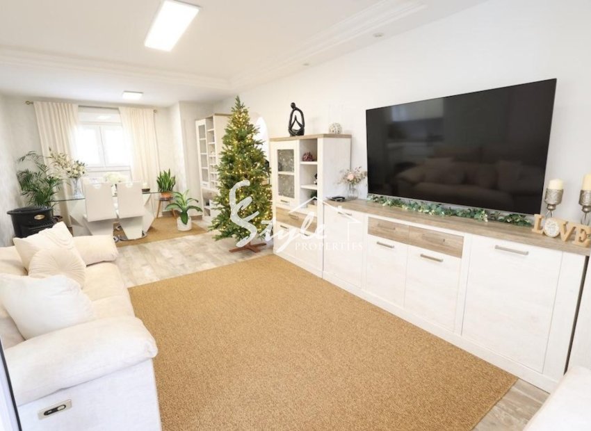 Detached villa with 4 bedrooms and private pool for sale in Villamartin, Costa Blanca, Spain. ID2331