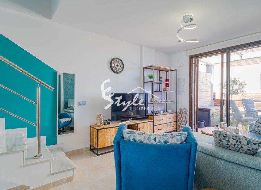 Дуплекс с 3 спальнями в Cabo Roig (Orihuela Costa) – 81,52 м², 50 м² террас, солярий и полный комплекс удобств. Коста Бланка, Испания.ID 3922