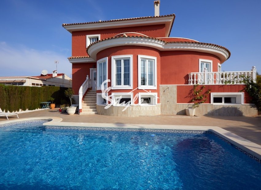 Elegante villa de 5 dormitorios en venta en Ciudad Quesada, Costa Blanca, España. ID2337