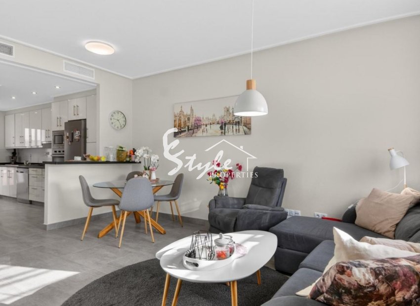 En venta adosado de 3 dormitorios en Vista Azul XXII, Punta Prima, Costa Blanca. ID2218