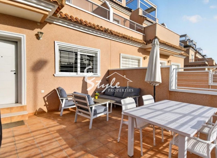 En venta adosado de 3 dormitorios en Vista Azul XXII, Punta Prima, Costa Blanca. ID2218