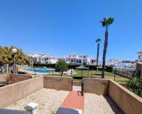 En venta apartamento en planta baja con vistas a la piscina y amplias terrazas en La Ciñuelica R11. 2312