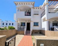 En venta apartamento en planta baja con vistas a la piscina y amplias terrazas en La Ciñuelica R11. 2312