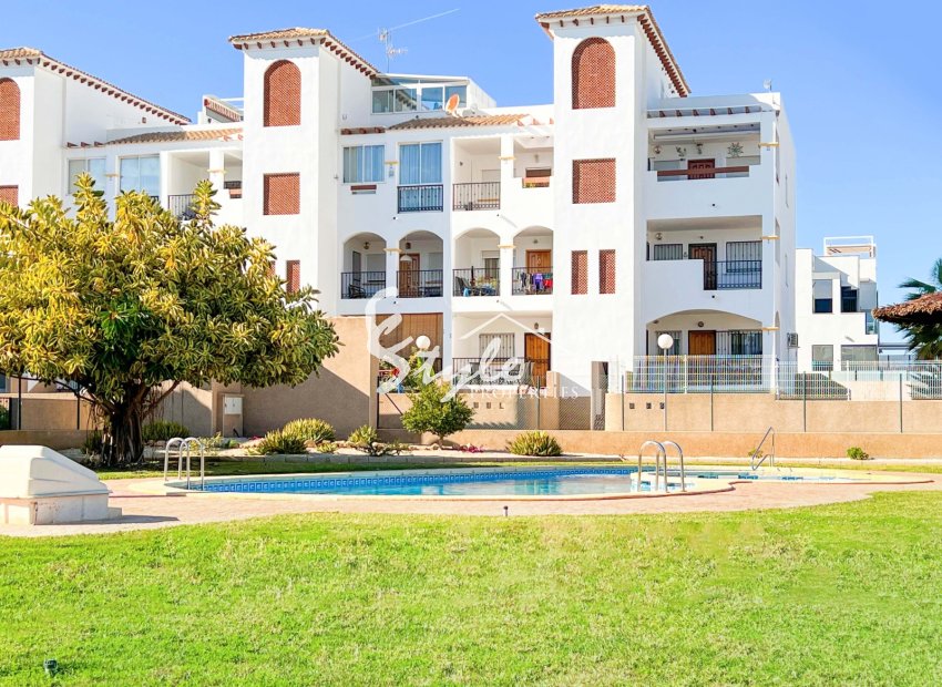 En venta apartamento en planta baja con vistas a la piscina y amplias terrazas en La Ciñuelica R11. 2312