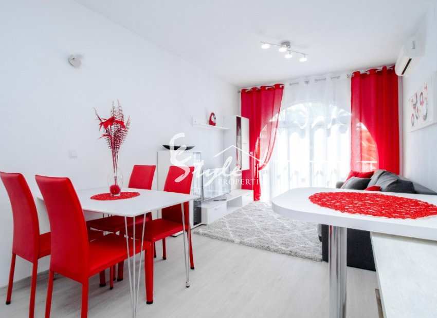 En venta apartamento moderno reformado con vistas al mar en Calas Blancas de Torrevieja