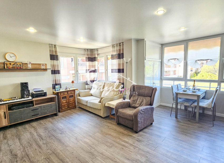 En venta apartamento reformado cerca de la playa en Torrevieja, Costa Blanca, España. ID3078