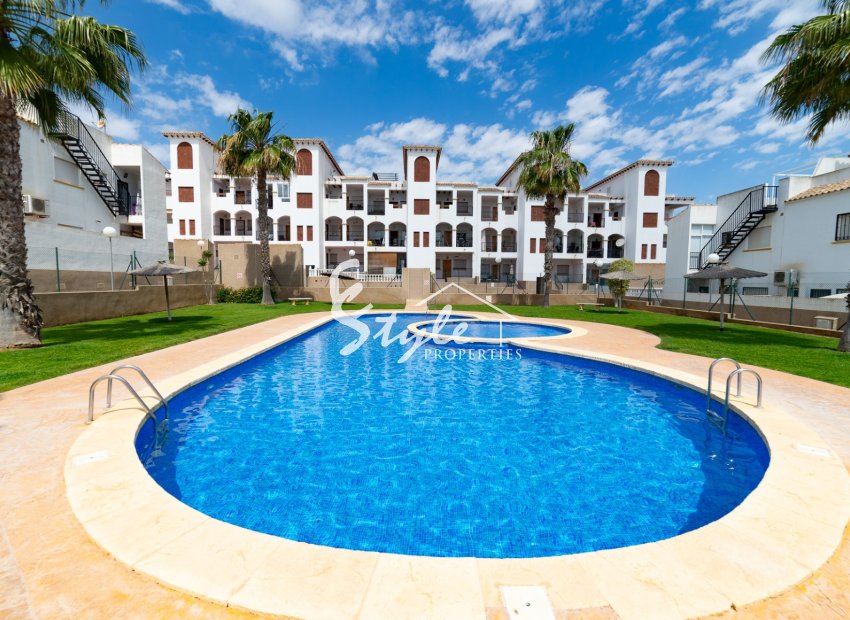 En venta encantador apartamento en planta baja en La Ciñuelica, Punta Prima, Orihuela Costa. ID2350