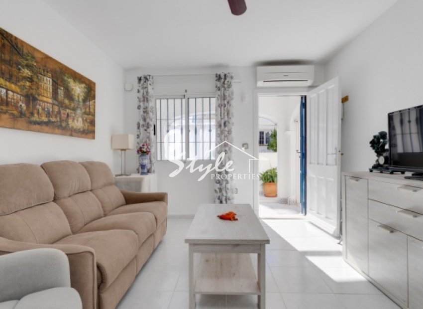 En Venta Luminoso Apartamento Bungalow en Planta Baja en La Floridaю ID2742