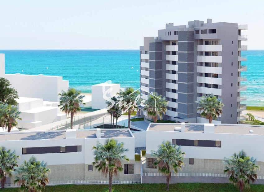 En venta nueva villa en primera linea de la playa en Alicante,Costa Blanca, Spain