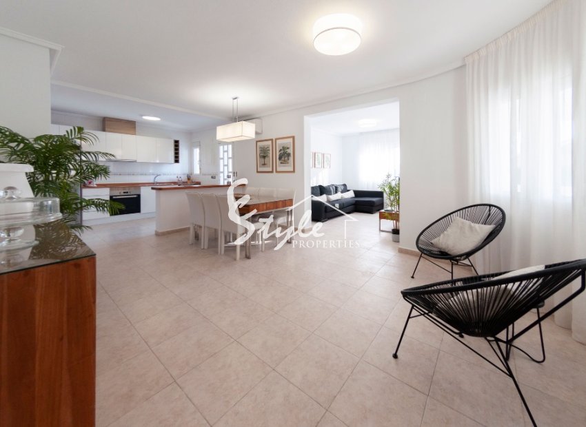 En venta villa de nueva construcción en Ciudad Quesada ON1227