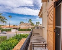 Encantador adosado reformado en venta con vistas al mar en Playa Flamenca, Costa Blanca, España. ID2750
